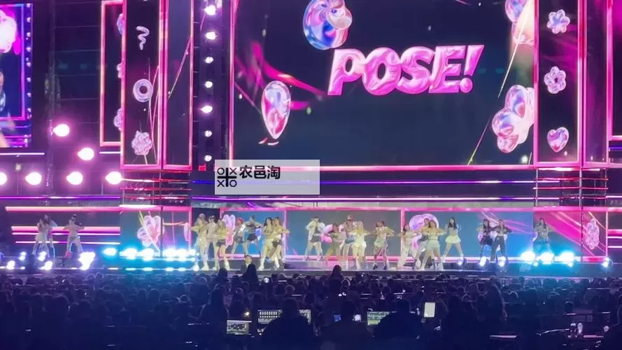 探索梦想之境:亚洲模特天堂的绚丽舞台图1