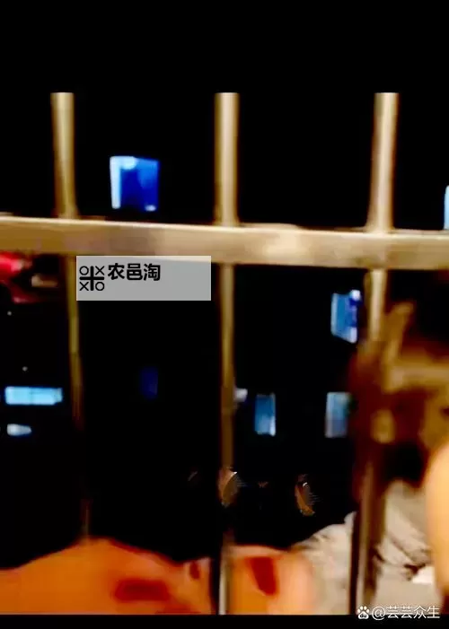 在酒店落地玻璃窗前做强了你：一段令人难忘的瞬间图1