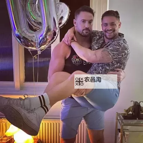 激情燃烧:亚洲欧美18男同志的勇敢追梦图1