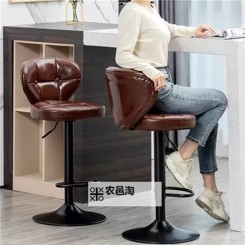 转过去趴翘高点打完坐高脚凳:都市生活的细腻瞬间图1