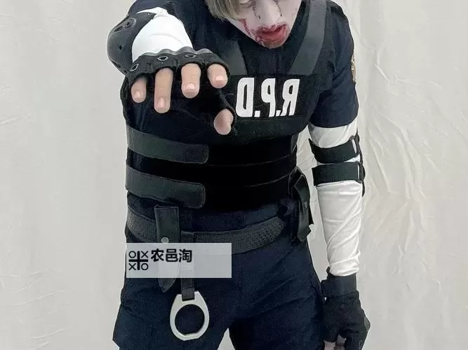 生化危机里昂女装:角色变装趣味大揭秘图1