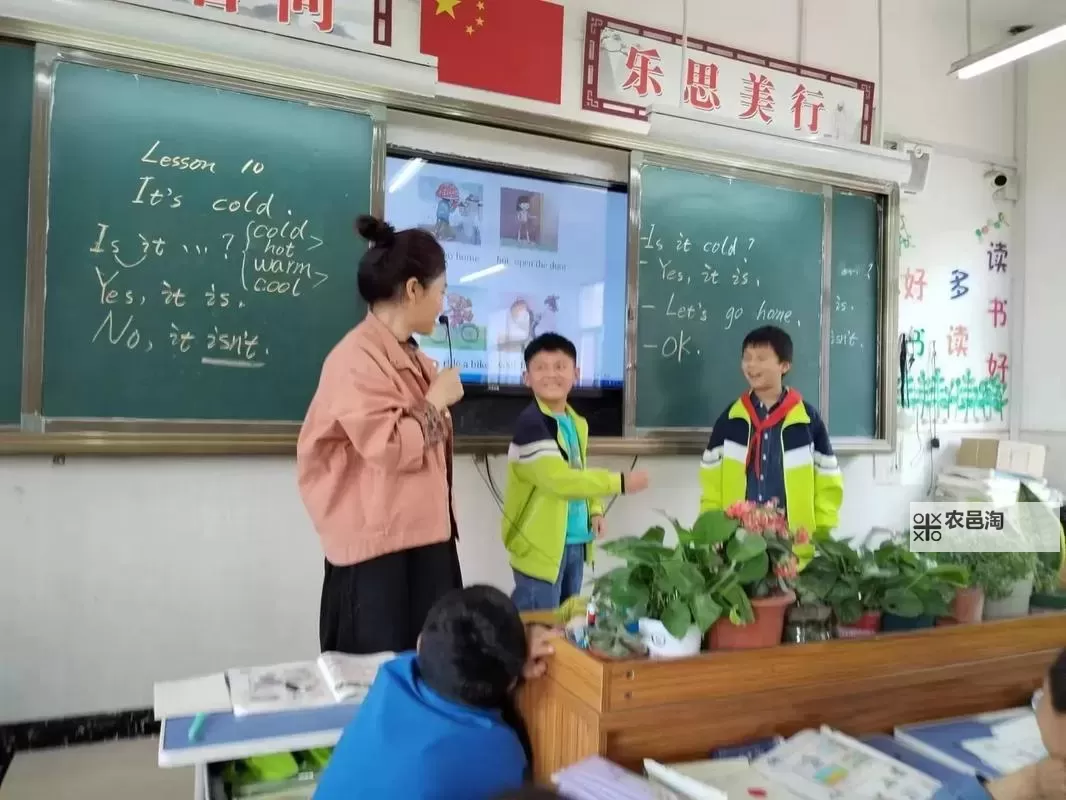 英语课上干英语课代表视频:课堂上的精彩瞬间图1