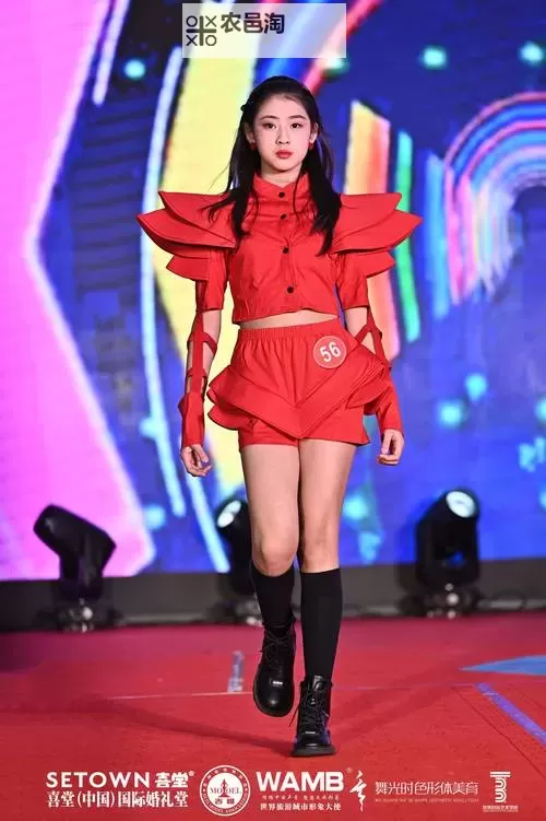 引领潮流:2024中国情趣内衣模特大赛精彩纷呈图1