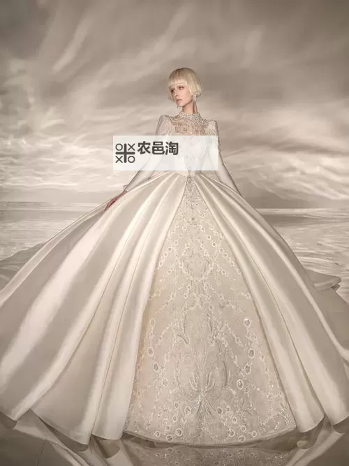 探索极致体验:欧美精品111带你领略奢华之美图1