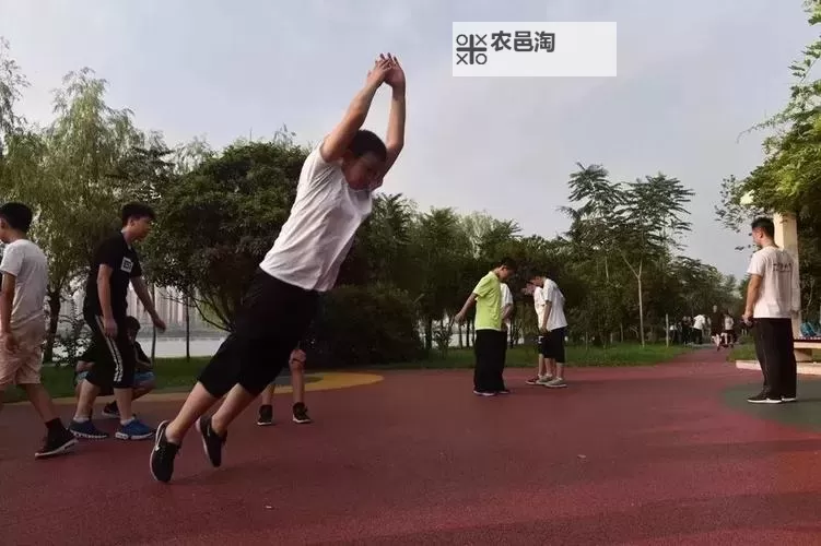 涨精装满肚子上学体育课免费视频分享图1