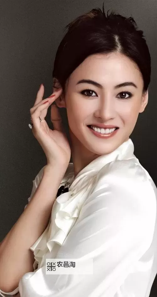 张柏芝54张照片无修改,展现自然美丽与真实魅力图1