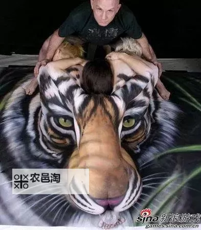 探索奢华与挑战极限的最大胆女人体艺术之美图1