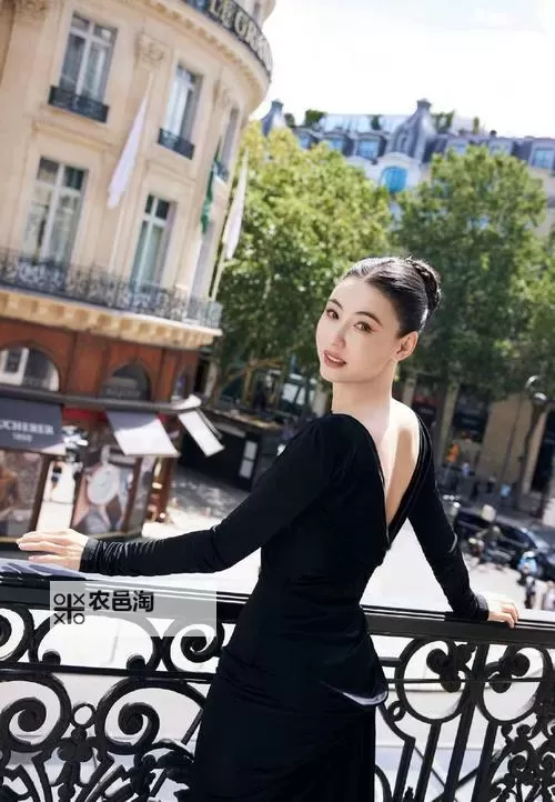 张柏芝优雅黑天鹅大片好美:空灵美感尽展风采图1