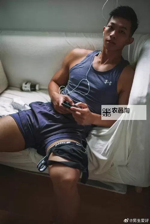 探索Chinese腹肌同性91:健身与情感的独特交汇图1