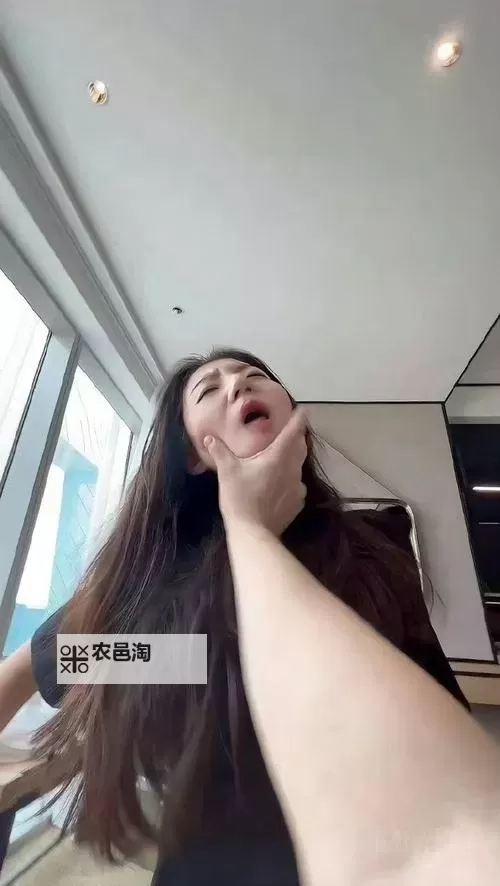 张津瑜记者深入报道:聚焦社会变革的新时代声音图1