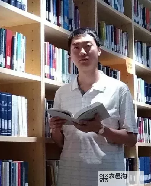 探索奇幻世界:我坐在教授的棍子根茎上写下的秘密故事图1