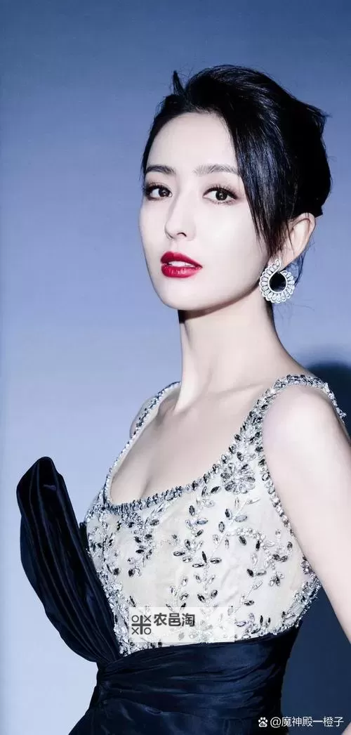 亚洲丫丫:青春芳华的精彩瞬间图1