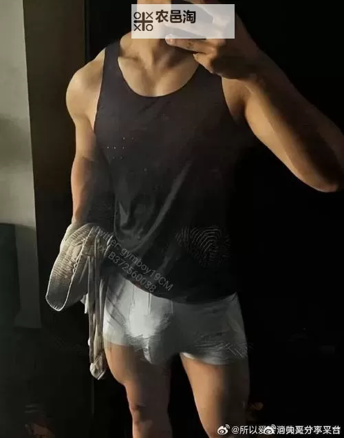 探索Chinese腹肌同性91:健身与同行者的精彩故事图1