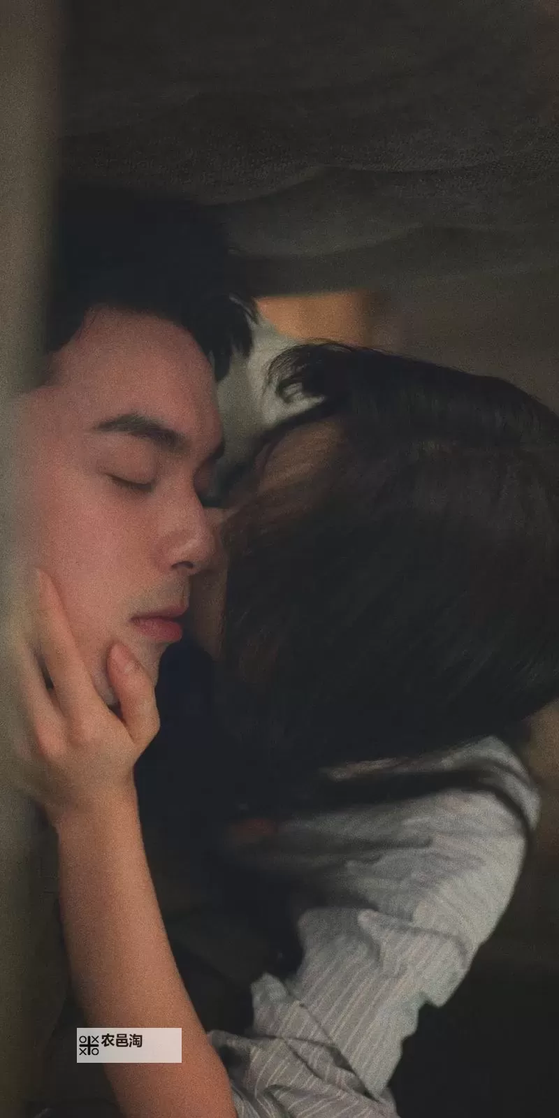 揭示情感交织:在暴雪时分人物关系图全景解析图1