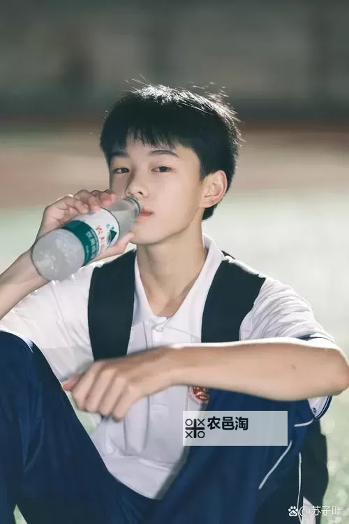 【国产Chinese学生高中】:自主创新助力未来成长的道路图1