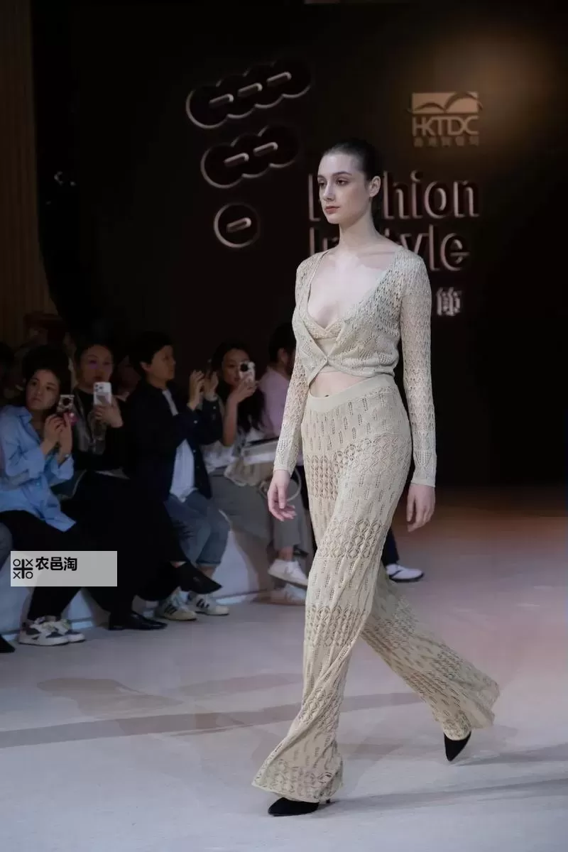 揭秘中国见头最多的走秀视频:最震撼的时尚盛典回顾图1