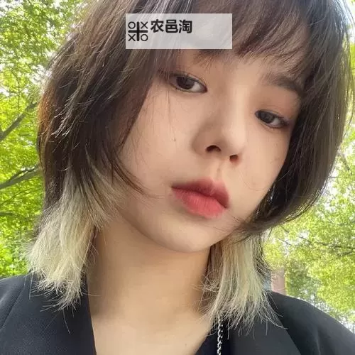 都市校园自拍:年轻人的潮流风尚与青春记忆图1