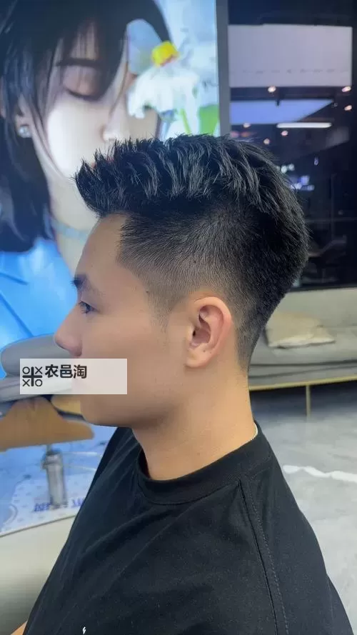 探索潮流风尚：最新男士发型图片鉴赏榜单图1