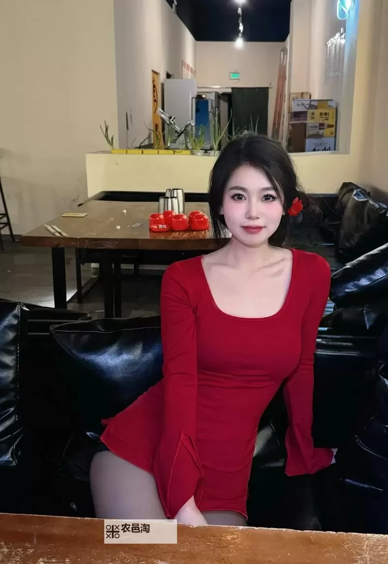 探索社会关系的复杂网：人人艹人人艹人人的隐喻与启示图1