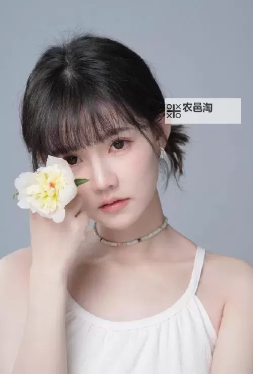 思思九九热爱精品,细腻情感展现极致魅力图1