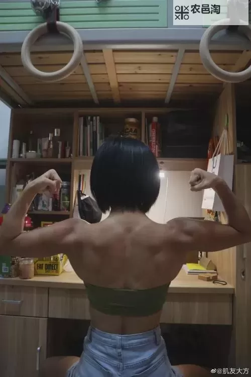 炙热BY引体向上：燃烧的热血青春渐入佳境图1