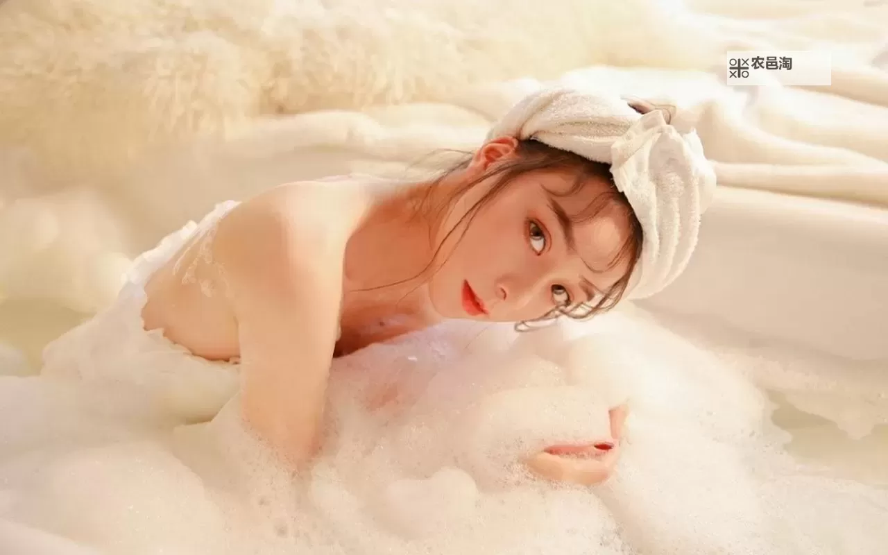 浴室20天少女:秘密生活的奇幻冒险图1