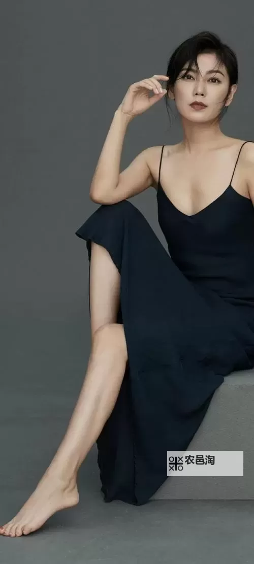 赵文琪丝袜魅力尽显:经典瞬间回顾图1