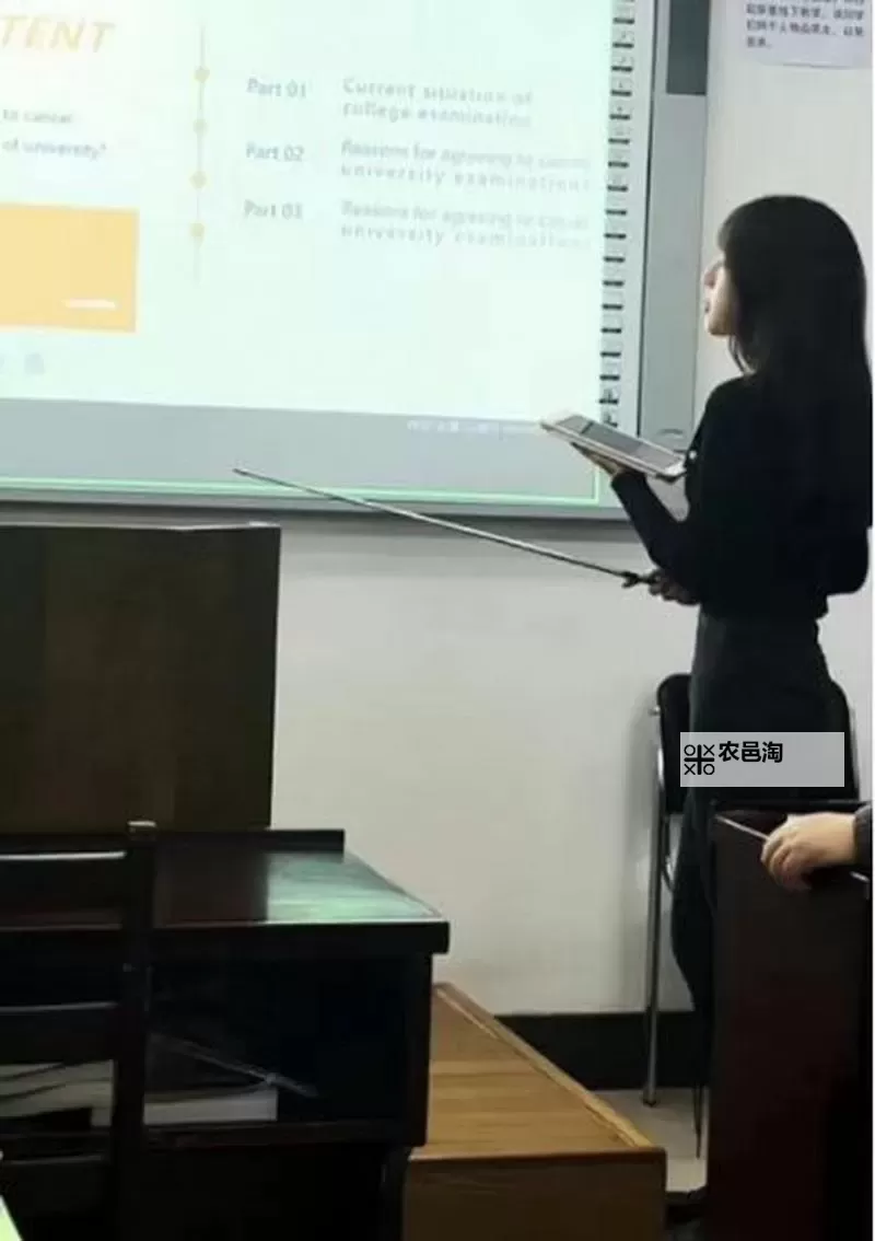 在英语课上插英语课老师:教学中的趣味与挑战图1