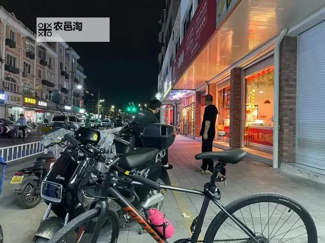 【趣味文学】夜夜骑水水多:彩色梦境中的水墨奇遇图1