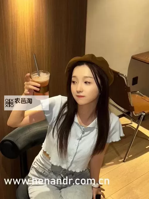 媛媛和老赵在厨房做的温馨晚餐图1