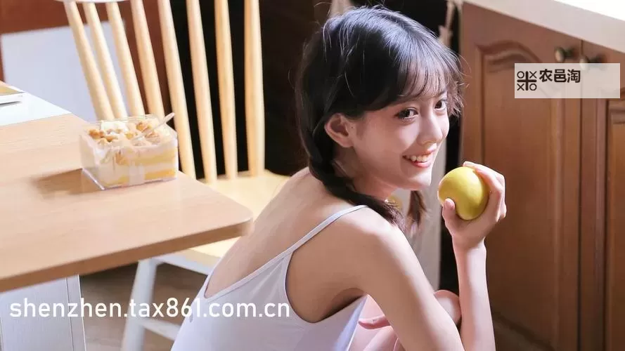 罩子没戴让捏了一节课:意外的课堂插曲图1