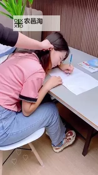 创新奇趣:坐着震动器写作业引发的学习新体验图1