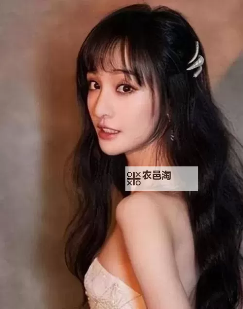 郑爽更新简介还卖萌：甜美可爱瞬间引发粉丝热议图1