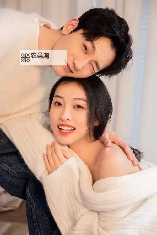 最美情侣中文视频合集:感动人心的浪漫瞬间图1