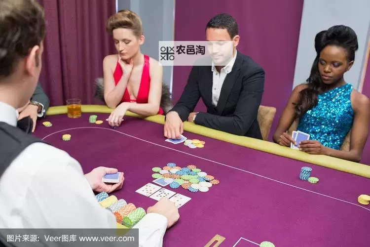 男生和女生打扑克的精彩瞬间:青春的趣味时光图1