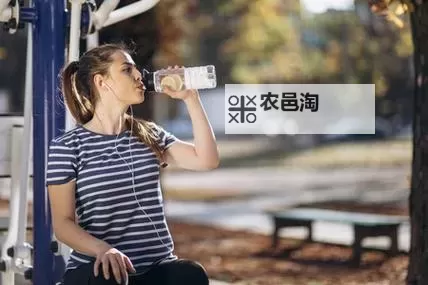 自己对准确了：坐下来摇视频展现真实自我图1