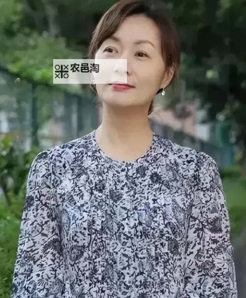 郑家榆图片:优雅风采尽展迷人风韵图1