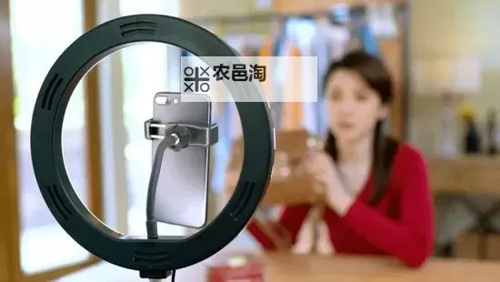 揭秘424TV国产剧情自拍背后的精彩故事图1