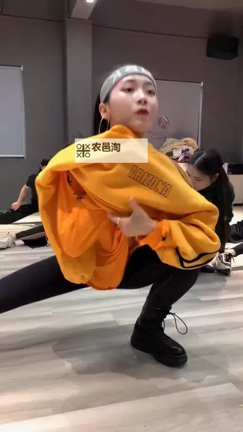 跳着跳着衣服越来越少:童趣背后的秘密与启示图1