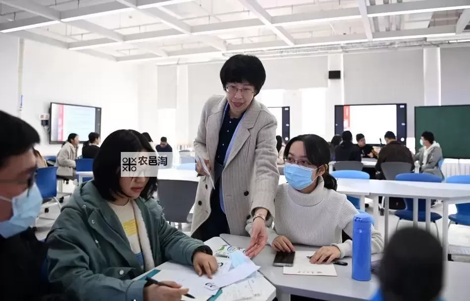 老师和学生交流高清无码：促进沟通的创新方式图1