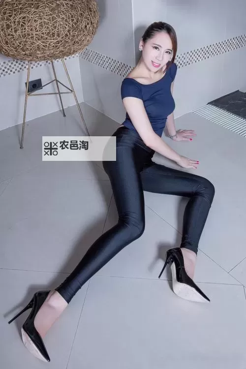 揭秘中国第一腿模:引领时尚新潮流的典范图1