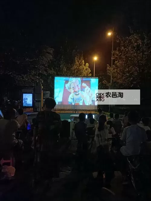 半夜看电影：深夜里的视觉盛宴与心灵解放图1