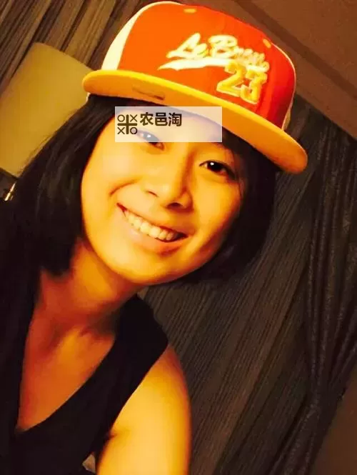 长泽梓下马:优雅瞬间的动人一幕图1