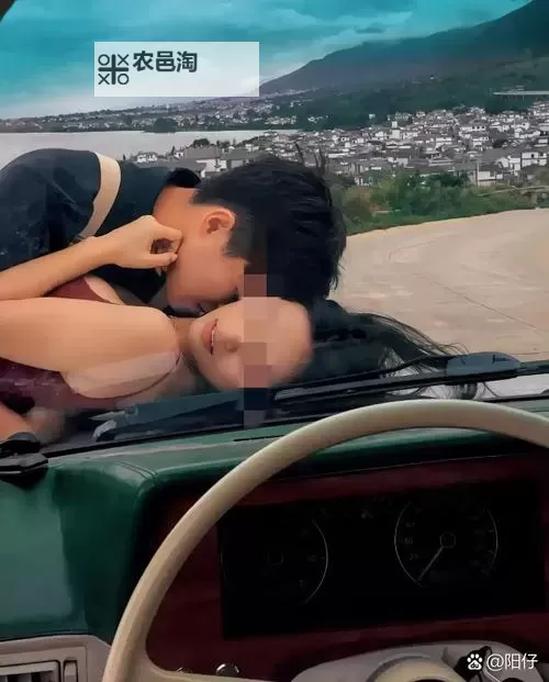 男ji大巴进入女子视频：现场直击精彩瞬间图1