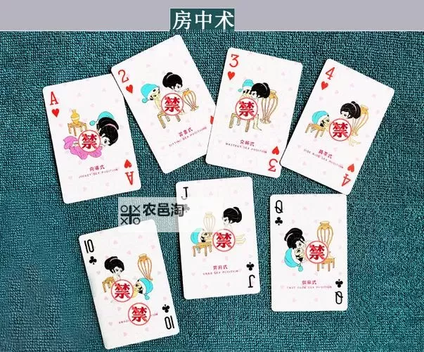 床上打扑克高清:温馨惬意的休闲时光图1