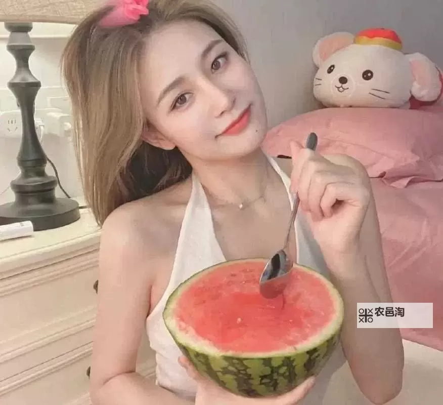 美女吃瓜一区:精彩八卦不断引爆热议图1