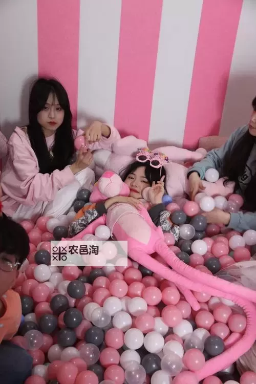 女团福利影院:从舞台光鲜到幕后真实的边界图1