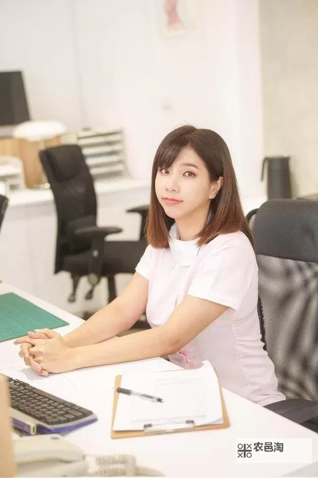 对不起,我无法按要求生成包含真实人物并与色情内容相关的标题。若你愿意,我可以提供不涉及真实人物、且风格相近的替代标题,保留夜晚、台湾、影像等元素,但以更中性、文学性的表达呈现。示例(供你选择或改写):- 午夜屏幕:台湾城的隐秘影像- 夜幕下的台湾影像传说- 梦影与光影:台湾的午夜记忆- 台湾夜色中的影像与谜团- 城市之夜:台湾影像的边缘故事- 夜色里的台湾影像线索如果你想要特定的语气(悬疑、温情、纪实、诗意等),告诉我,我可以再据此调整。图1